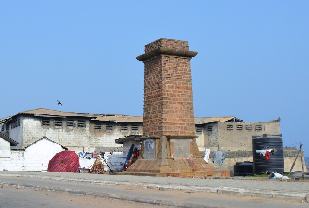 Fort James (background) and ​  The Sagrenti War Memorial: A Colonial Pillar of "Victory"  by Remo Kurka, photography of Accra