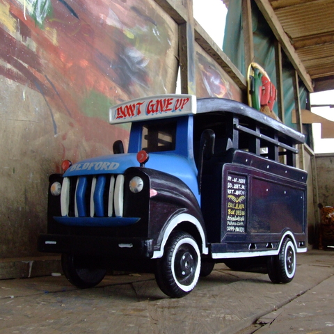 Fantasy Coffins, Paintings, Art sculptures (c) Remo Kurka 